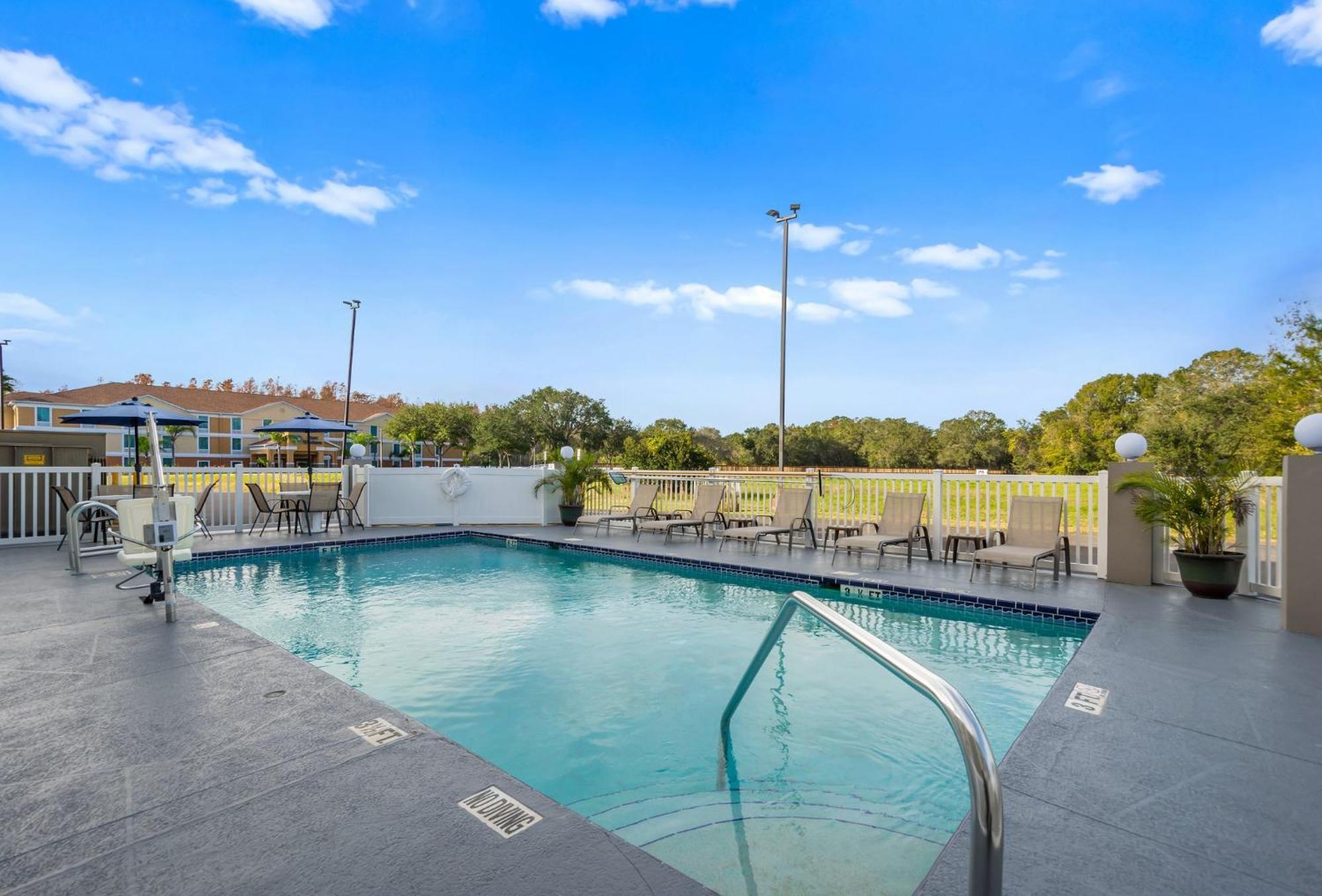 Spot X Hotel Tampa - Wesley Chapel By The Red Collection Eksteriør billede